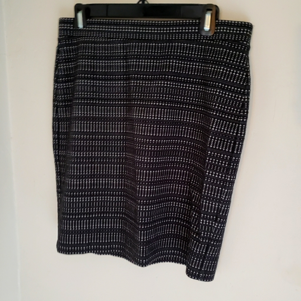 Black print stretch pencil skirt LOFT sz Medium